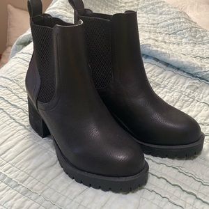 Women’s ankle length boots